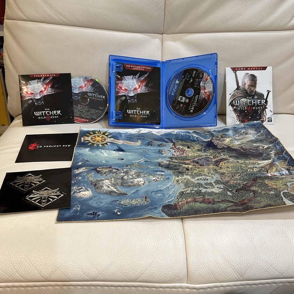The Witcher 3 WILD HUNT  (Playstation 4 - PS4) w/ Bonus Soundtrack disc
